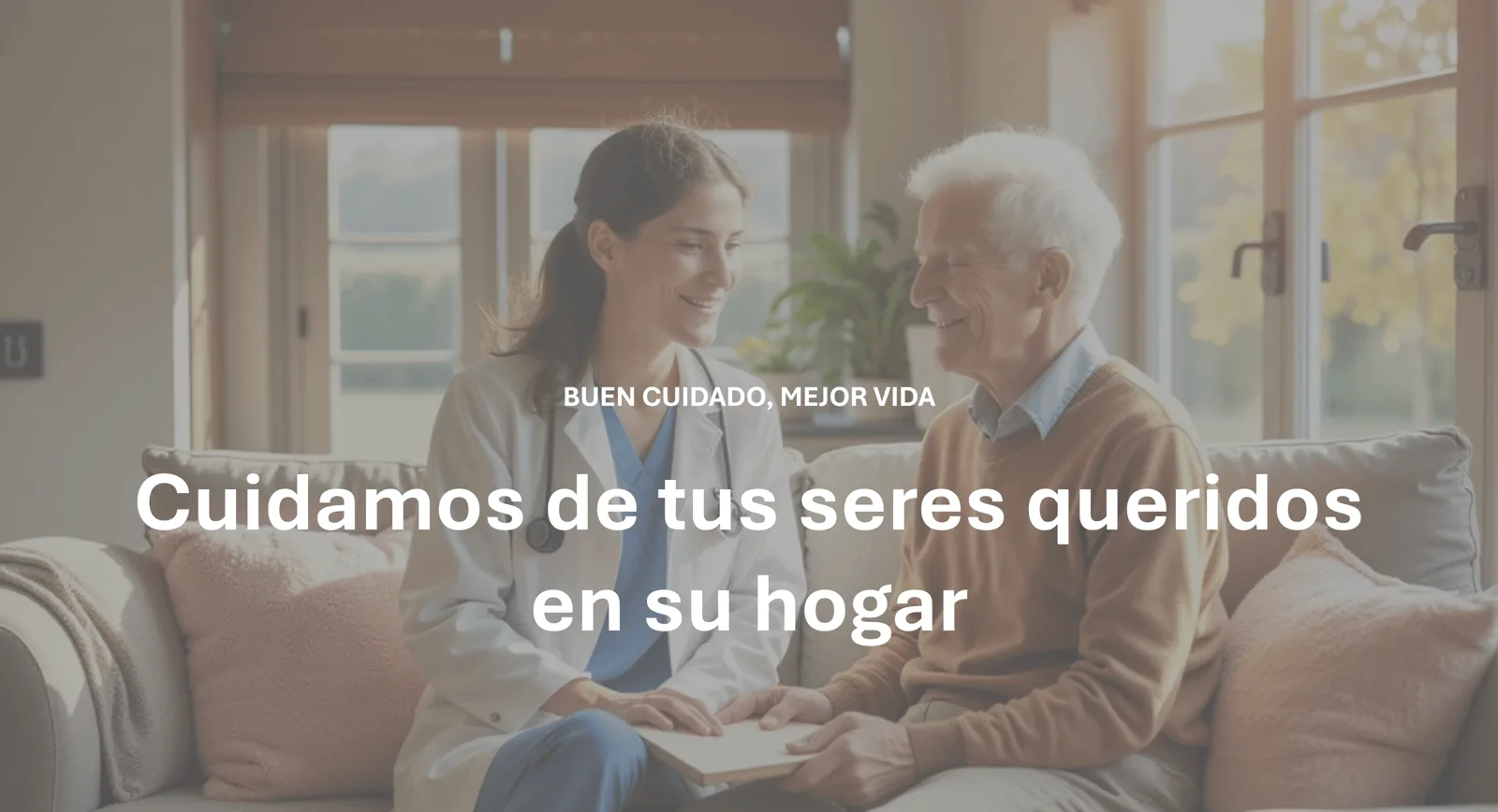 Atención médica a una persona mayor en su hogar, con el mensaje Cuidamos de tus seres queridos en su hogar